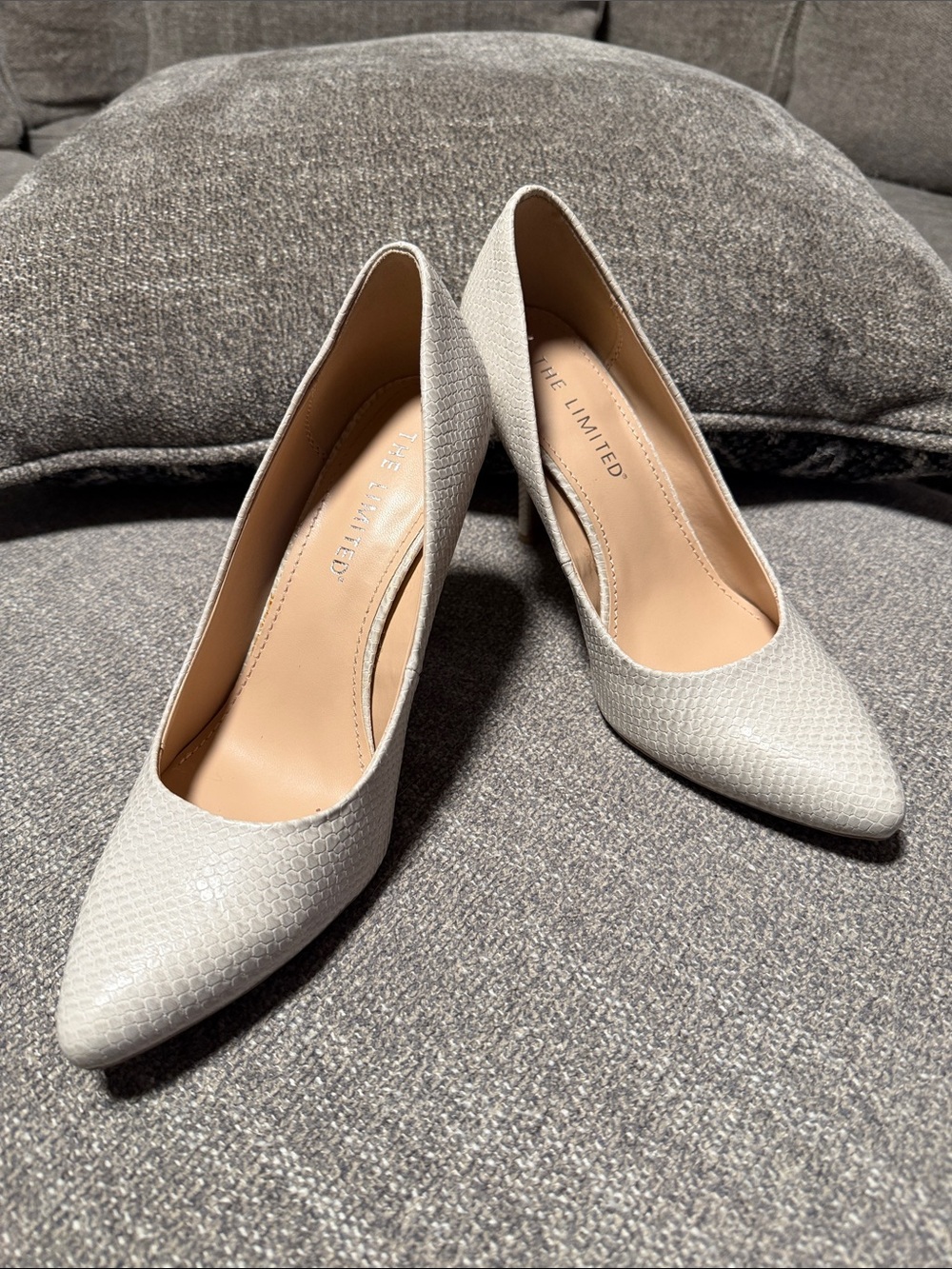 The Limited Cream Snakeskin Texture Pointed-Toe Pumps Size 7